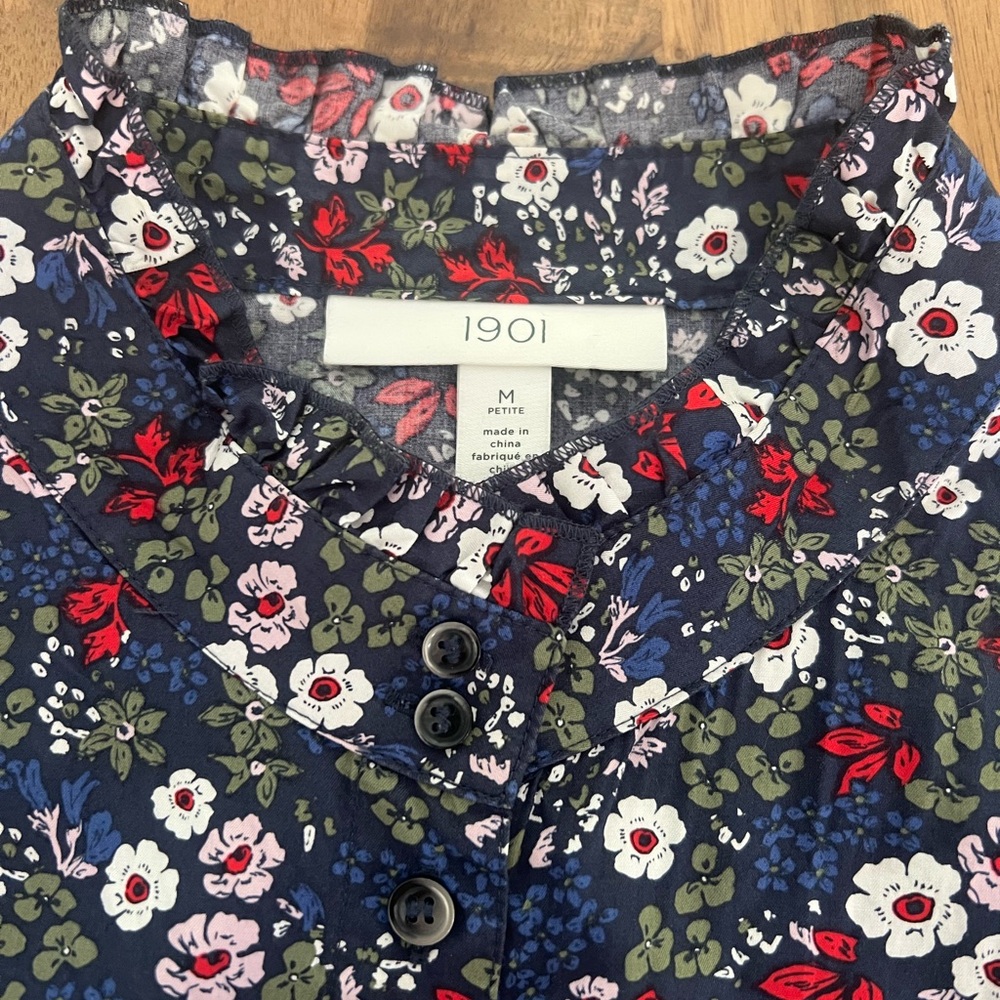 1901 Floral Button-Up Blouse in Medium